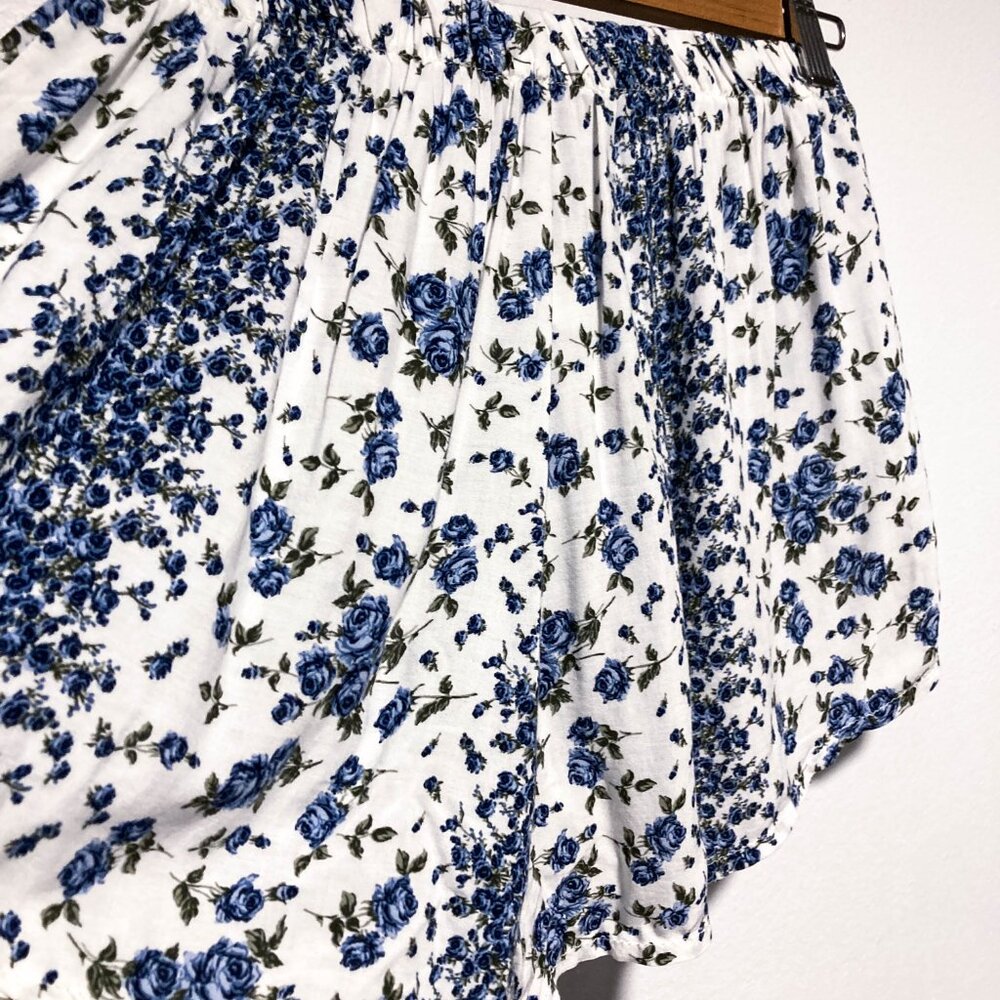 Brandy Melville Blue Floral Shorts - Picture 8 of 12